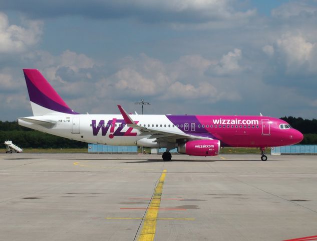 Airbus A320 (HA-LYD)