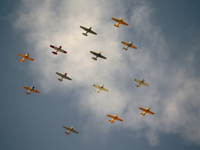 North American T-6 Texan (C-FHWX) - OSH18. 25 JUL 2018.