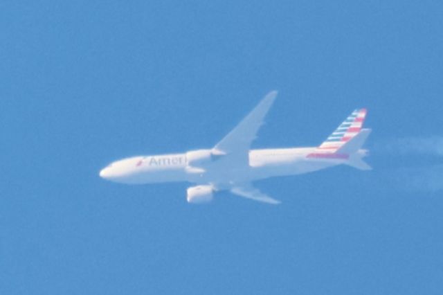 Boeing 777-200 (N774AN) - N774AN Boeing B-777 223  AA133 American Airlines De Dublin DUB. Vers  Dallas Fort-Worth DFW. Altitude 10973 Mètres. Vitesse 836 Km/H. Survolant la ville de Lavaltrie QC. Le 22-10-2024 à 14:02.