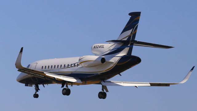 Dassault Falcon 900 (N324SL) - Arriving from Austin Exec (KEDC) 