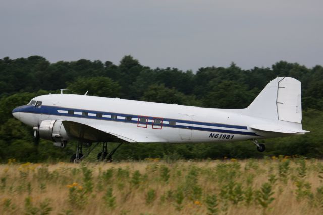 Douglas DC-3 (N61981)