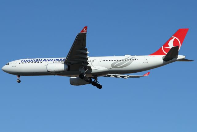 Airbus A330-300 (TC-LOD) - 02/02/2022: Flight from Istanbul (IST) upon landing on runway 26.