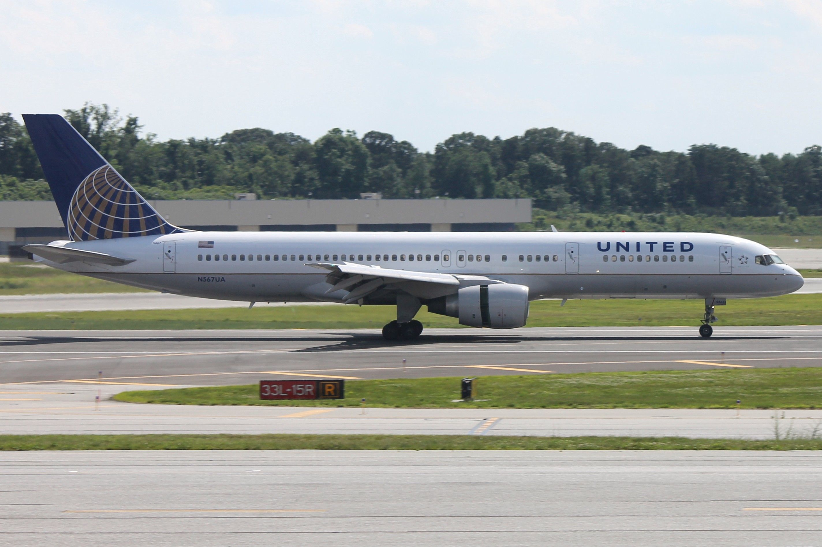 Boeing 757-200 (N567UA)