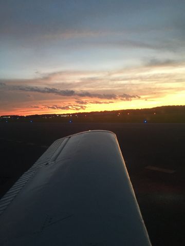 Beechcraft Sierra (N4732J) - Taking the active runway 25