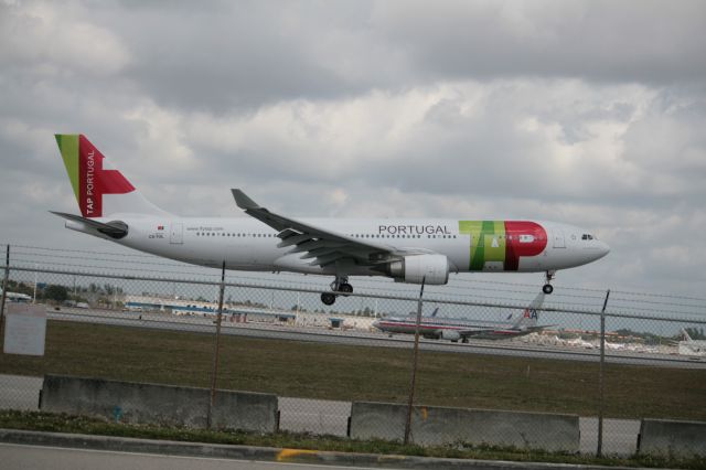 Airbus A330-200 (CS-TOL) - LANDING AT MIAMI