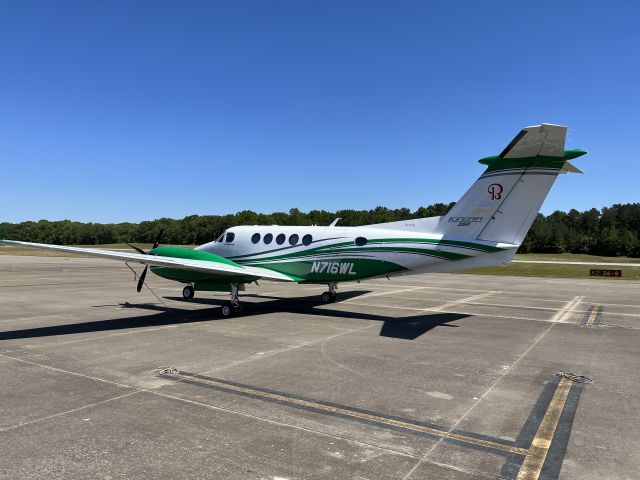 Beechcraft Super King Air 200 (N716WL)