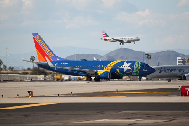 Boeing 737-700 (N727SW)