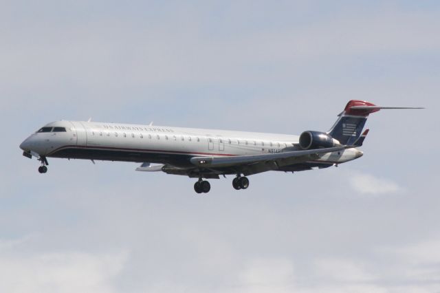 Canadair Regional Jet CRJ-900 (N914FT) - Mesa Airlines/US Airways Express Flight 2607 (N914FT) on approach to Runway 32 at Sarasota-Bradenton International Airport following a flight from Charlotte/Douglas International Airport