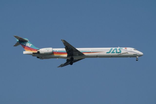 McDonnell Douglas MD-90 (JA8065) - Final Approach to Tokyo-Haneda Intl Airport Rwy22 on 1997/04/26 " No2 Kurosawa c/s "