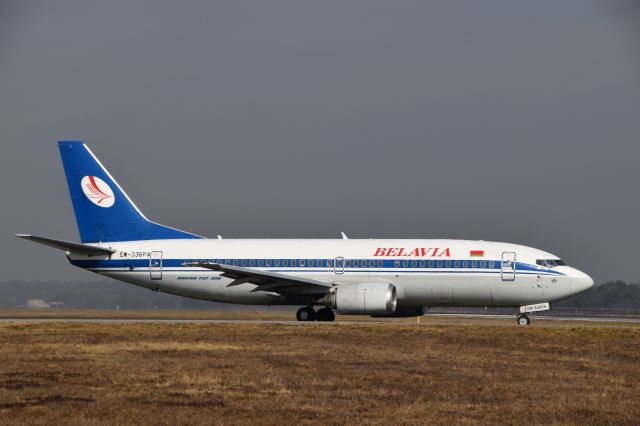 Boeing 737-700 (EW-336PA) - foto scattata da dentro l'aeroporto