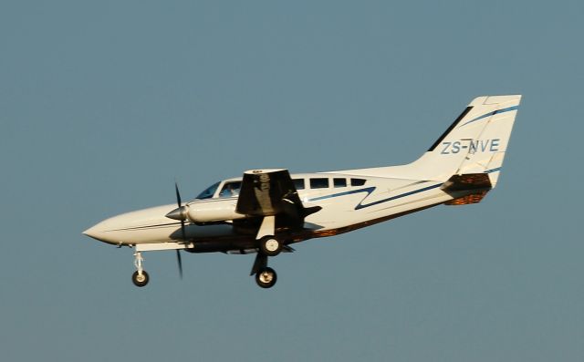 Cessna 402 (ZS-NVE) - Landing at FAOR