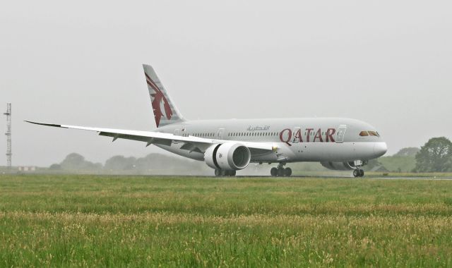 N10187 — - qatar dreamliner arriving in shannon from the farnborough airshow 12/7/12