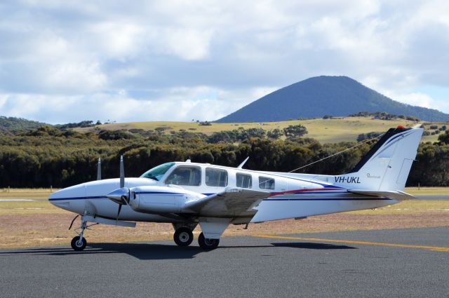 Beechcraft Baron (58) (VH-UKL) - B58 Baron at Flinders Island, Mar 2019