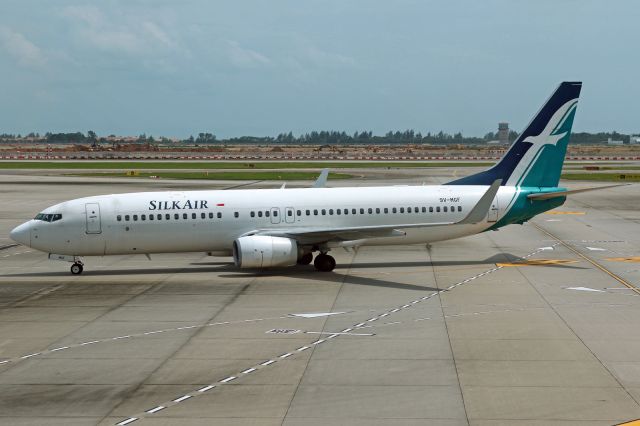 Boeing 737-800 (9V-MGL)