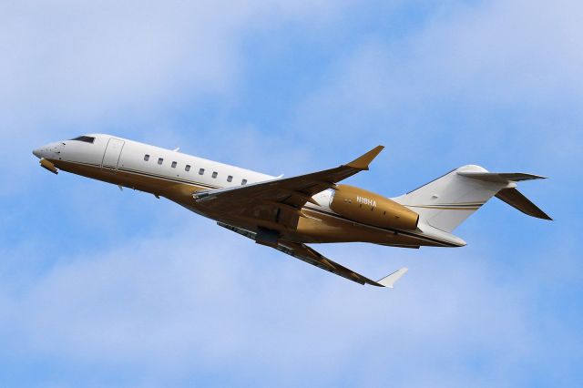 Bombardier Global 5000 (N18HA)