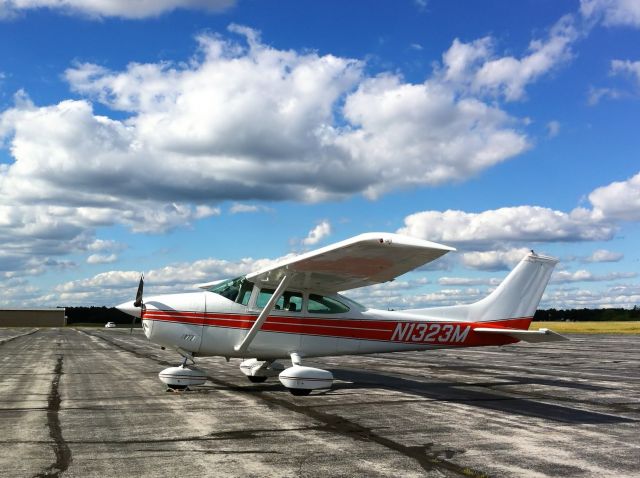 Cessna Skylane (N1323M)