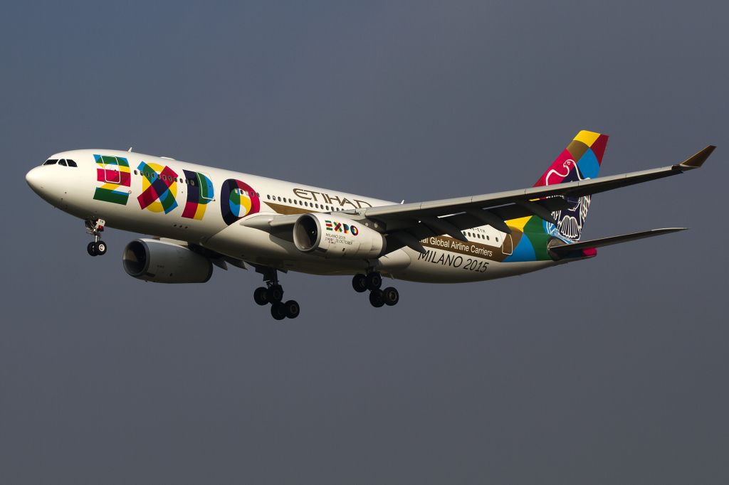 Airbus A330-200 (A6-EYH)