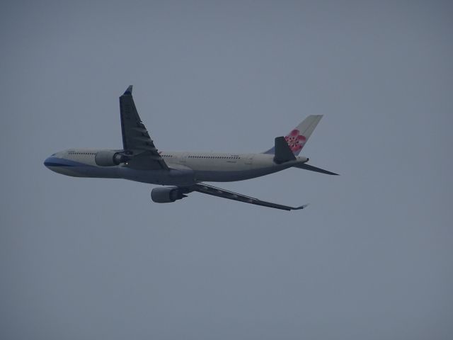 Airbus A330-300 (B-18305)