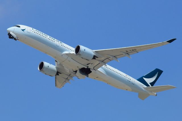 Airbus A350-900 (B-LRG) - Flight to HK after T/O, is about to fly 09h:40m a distance of 7950km+/-. Picture date 04/2017.
