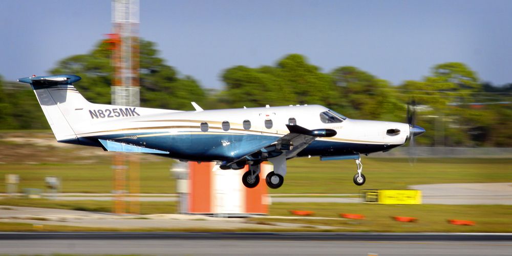 Pilatus PC-12 (N825MK)
