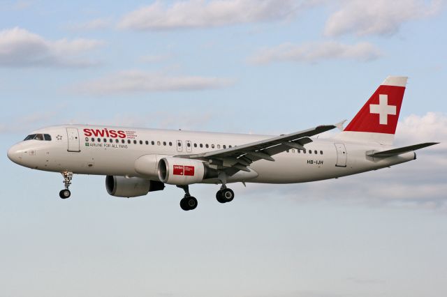 Airbus A320 (HB-IJH)