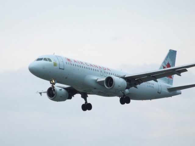 Airbus A320 (C-FFWN)