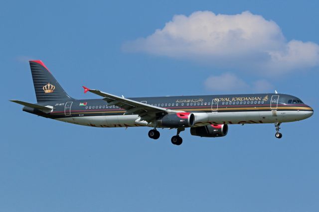 Airbus A321 (JY-AYT)