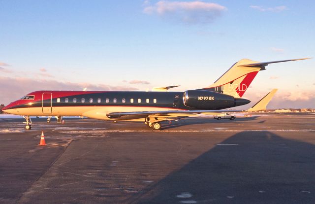 Bombardier Global Express (N797KK) - THE BOLD LOOK !!