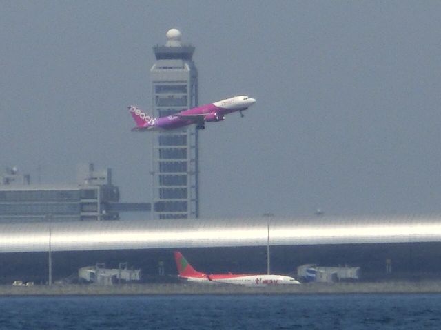 — — - 対岸から。br /管制塔と合わせました(*^▽^*)。