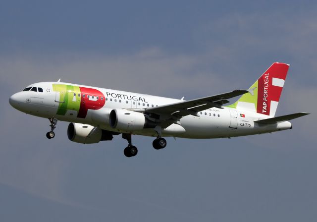 Airbus A320 (CS-TTS)