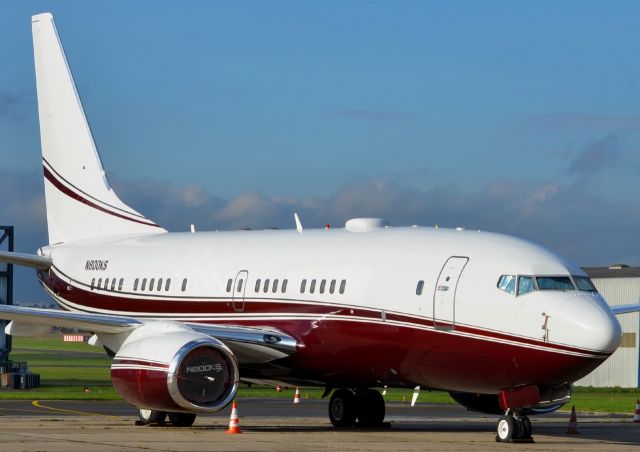 Boeing 737-700 (N800KS)