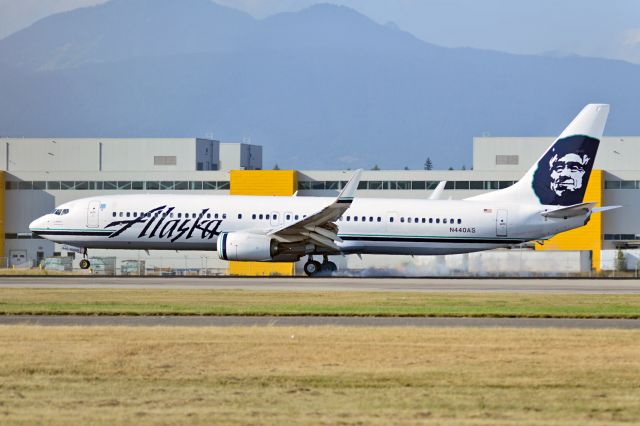 Boeing 737-900 (N440AS)