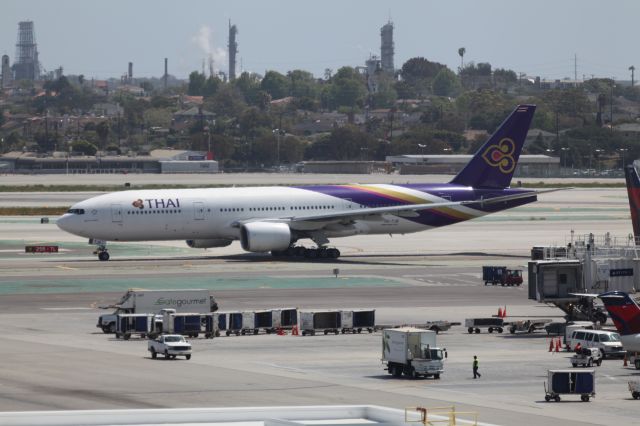 Boeing 777-200 (HS-TJR)