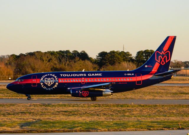 Boeing 737-200 (C-GNLW)