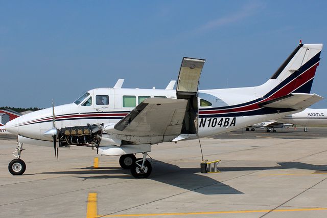 Beechcraft Queen Air (65) (N104BA)