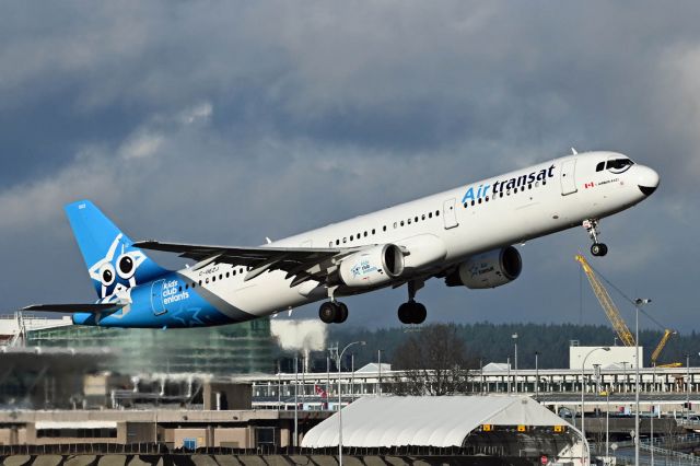 Airbus A321 (C-GEZJ) - Kids Club special livery