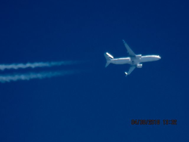 Boeing 737-800 (C-FUSM)