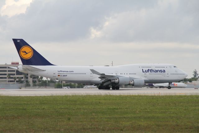 Boeing 747-400 (D-ABVP)