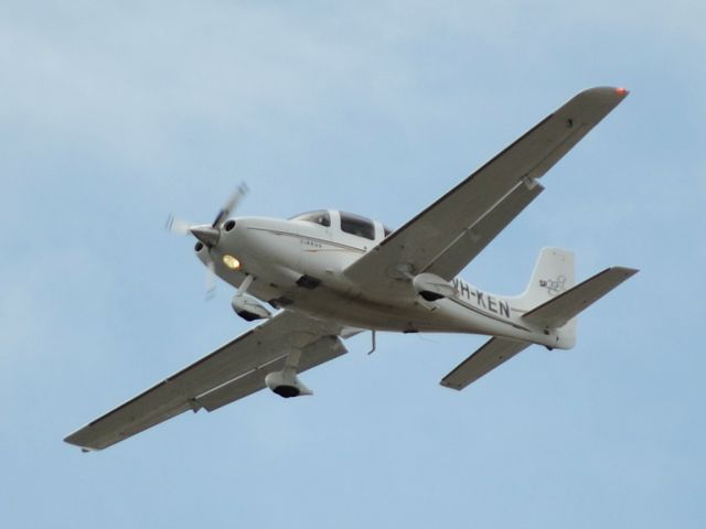 Cirrus SR-22 (VH-KEN)