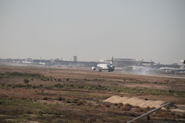 Boeing 787-8 (N966AM) - FINAL APPROACH 27 MMTJ