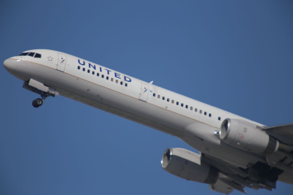 BOEING 757-300 (N57857)