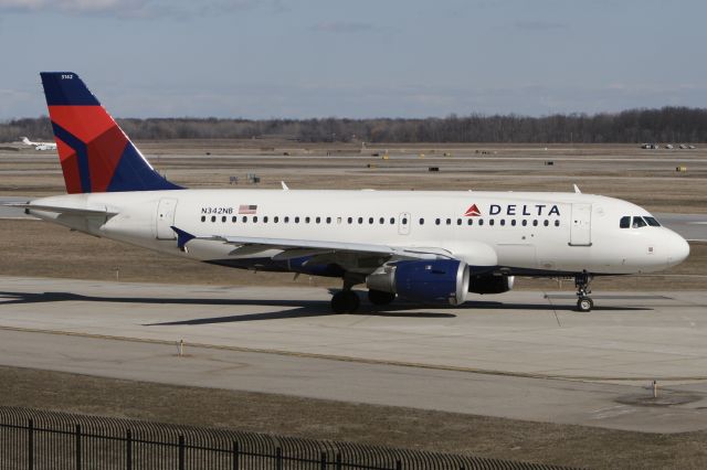 Airbus A319 (N342NB) - March 27, 2011 - leaving Detroit