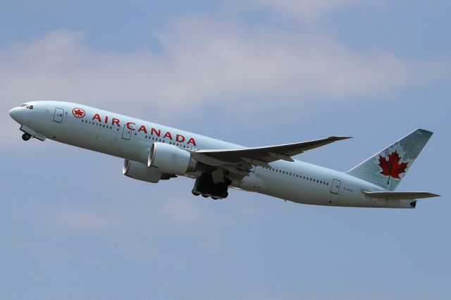 BOEING 777-200LR (C-FIUJ)