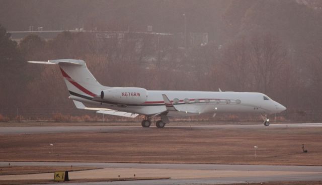 Gulfstream Aerospace Gulfstream V (N676RW) - Turning onto 8 at FTY on 02/15/2011