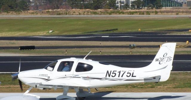 Cirrus SR-22 (N5175L)