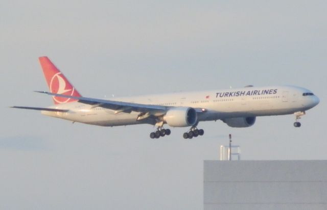 BOEING 777-300ER (TC-JJN)