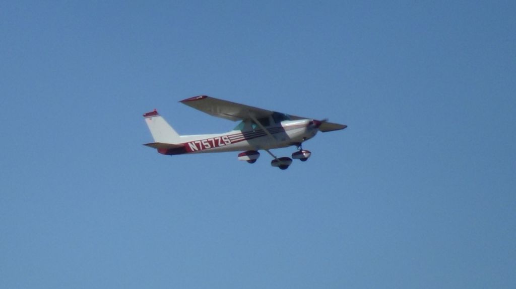 Cessna Skyhawk (N757ZS) - Taking off runway 5L.  Seen October 27, 2014.