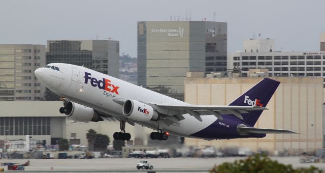 Airbus A310 (N435FE) - FedEx A310 Departing Los Angeles International Airport