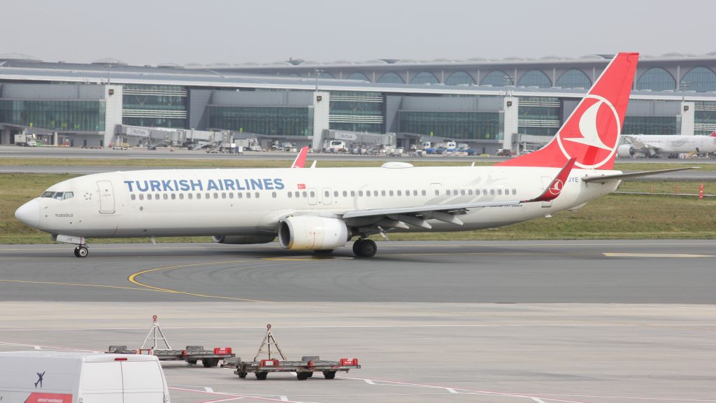 Boeing 737-900 (TC-JYE) - TK1355 IST-LUX