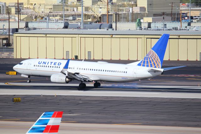 Boeing 737-800 (N35271)